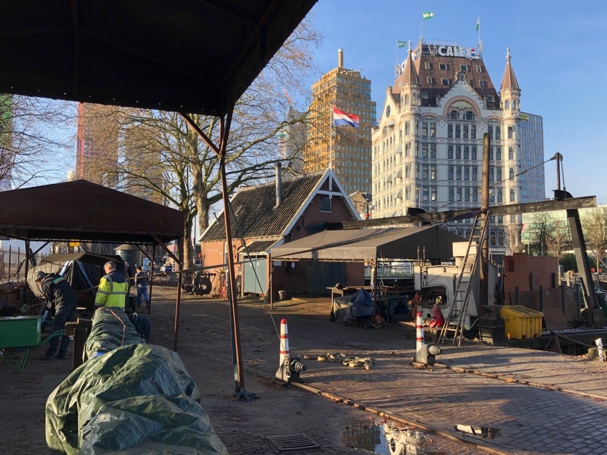 Werfterrein met tenten en het Witte Huis op de achtergrond