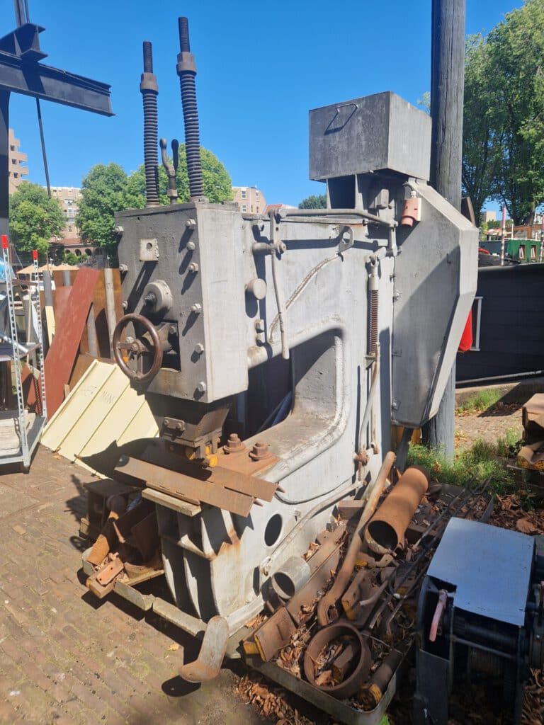 Buigmachine voor staal