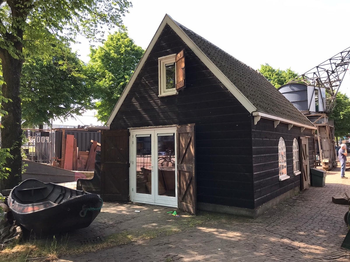 De Houtloods op de werf, in gebruik als horecalocatie