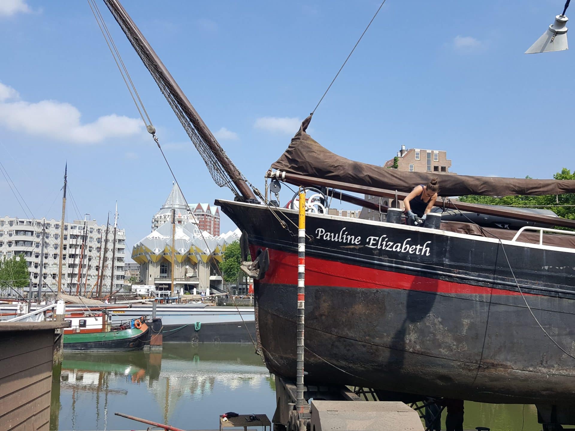 Het schip Pauline Elisabeth op de helling
