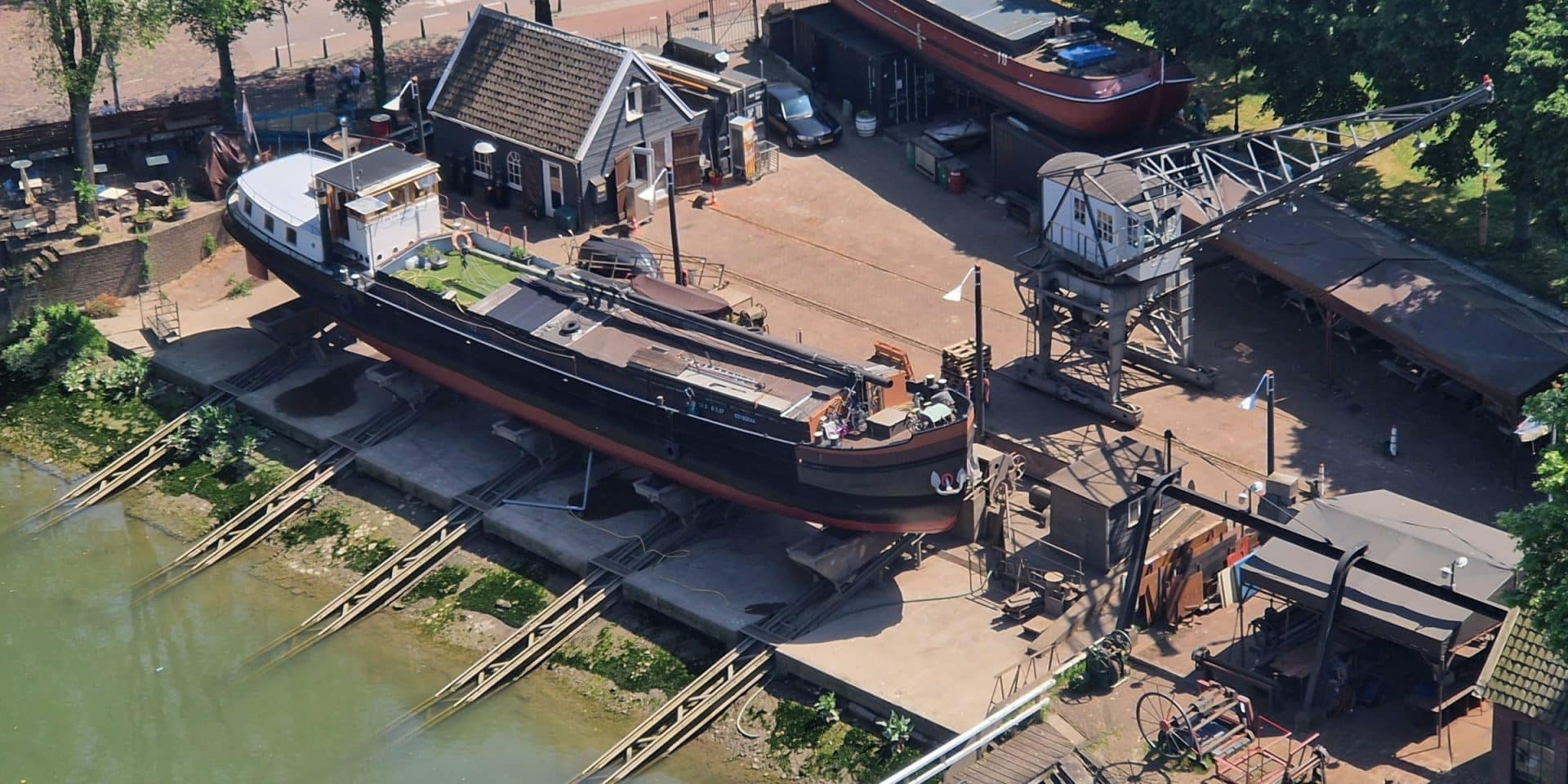 Luchtfoto van Stadswerf Koningspoort met de scheepshelling aan de Oude Haven in Rotterdam